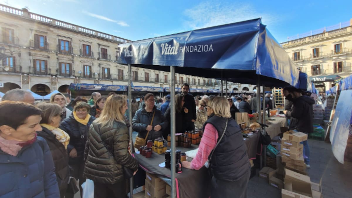 Productos de Calidad y Actividades en el Mercado de Navidad de la Plaza Nueva