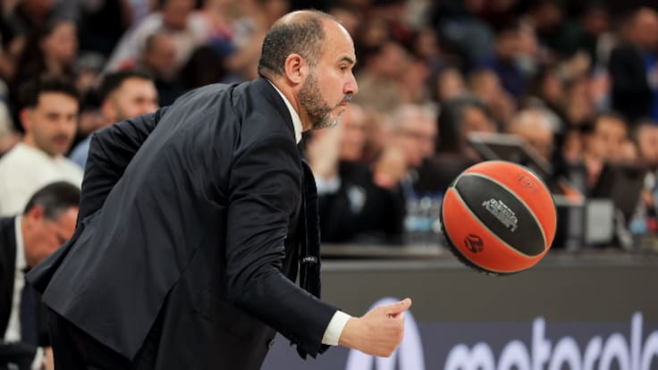 Chus Mateo: "Aunque por momentos el entrenador es un ser muy social, hay momentos que rumia en la soledad"