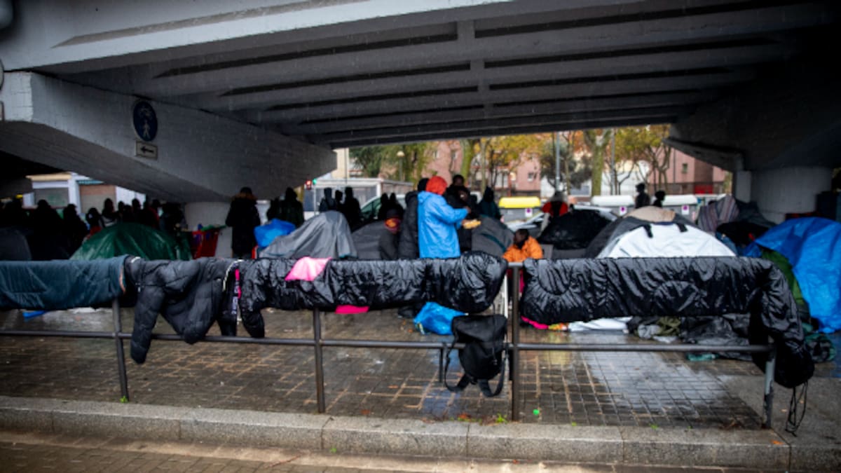 La portaveu de Càritas, sobre el desallotjament dels migrants de Badalona: "Estan destrossats anímicament"