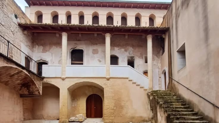 Xaro Boscà explica los avances en la restauración del Castell-Palau y sus futuros usos culturales