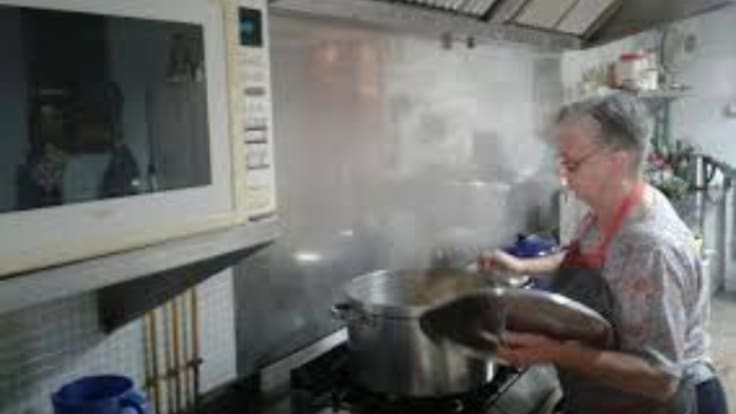 La otra cara de la Navidad, según Sor Ana: “Llevar un plato de comida a la mesa en Nochebuena está siendo bastante difícil”