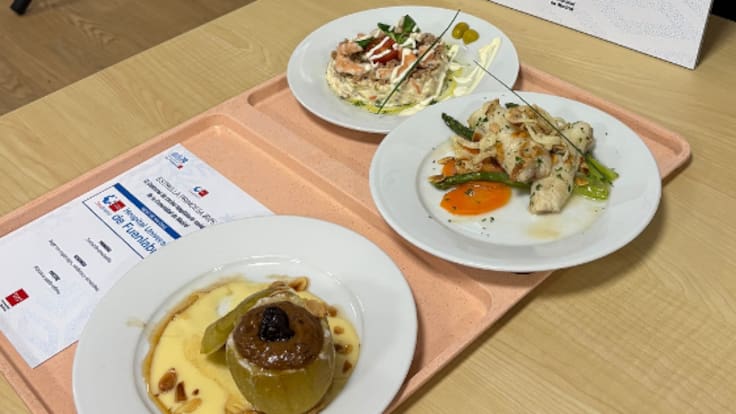 Entrevista con los cocineros Carlos Gordón y Ángel Monjas del Hospital de Fuenlabrada sobre el menú de Nochebuena premiado en el concurso de la Comunidad de Madrid.