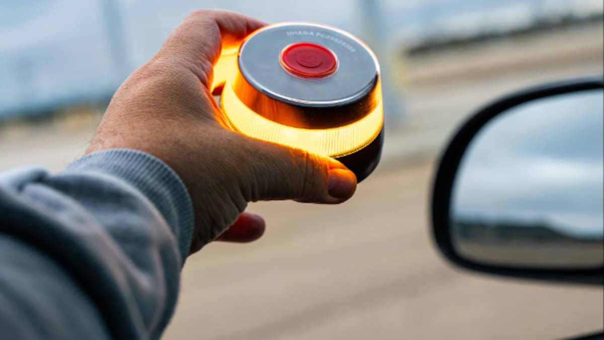 La DGT explica cómo comprobar que hemos comprado una baliza V16 homologada