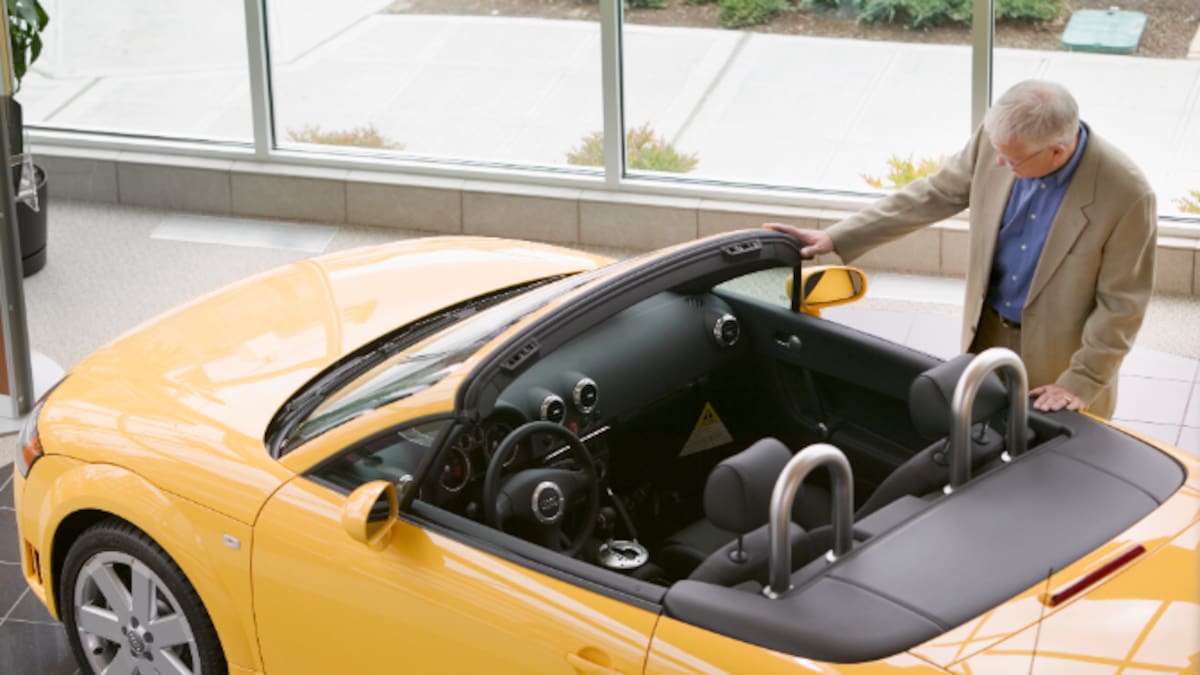 Cómo afrontar las famosas crisis de los 30, 40 o 50: "Irse a Bali o comprar un descapotable no funciona"