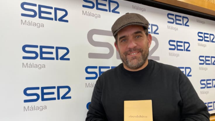 Las manos que cuentan la Semana Santa: Cinco lobitos, el fotolibro con el que Pepe Lázarus detiene Málaga en un solo gesto