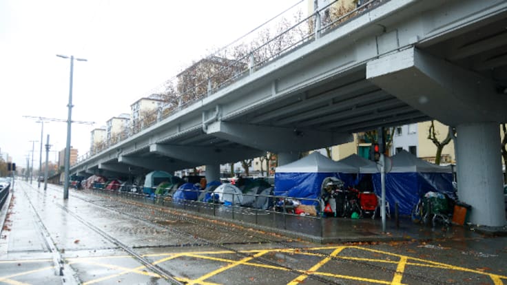 Les entitats que treballen per reubicar els desallotjats del B9, a Albiol: "Només apareix en moments que per ell són victòries, però al pont no ha vingut cap dia"