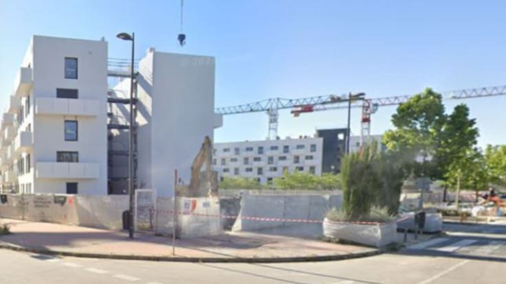 Miguel Ángel Bernal, portavoz vecinal de viviendas del Plan Vive en Los Molinos, Getafe, comparece en el pleno municipal para denunciar los problemas en sus pisos.