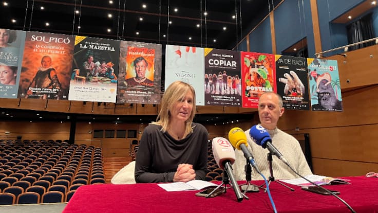 Tragaluz - Entrevista a Elisa Guillem, regidora de Cultura, i Josep Policarpo, tècnic de Cultura, sobre la nova programació del Teatre Calderón d'Alcoi