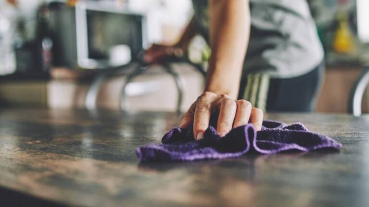 Un informe de SOS Racismo recoge diez testimonios de discriminación racista en empleadas del hogar en Navarra