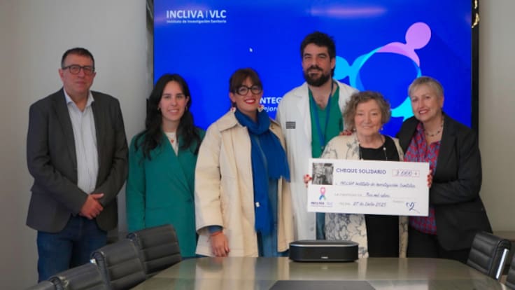 Nos cuenta sus vivencias con el cáncer en la poesía de un calendario solidario