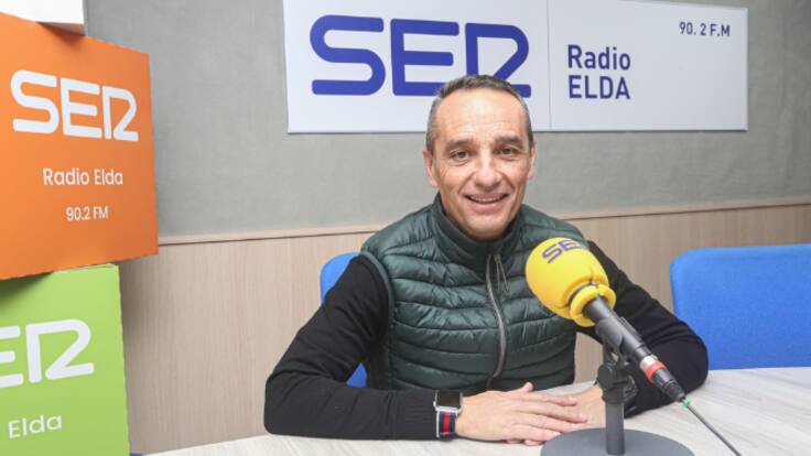 José Luis Oltra, Ent. del Eldense, enseña su cara más humana