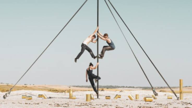 “Latas” de la compañía D’Click acerca el circo a Medina del Campo