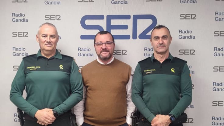 La Guardia Civil de Oliva previene a los mayores ante la ciberdelincuencia