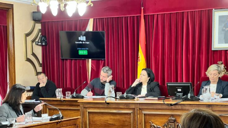 'Baixamos ao café' para abordar un pleno municipal marcado pola polémica