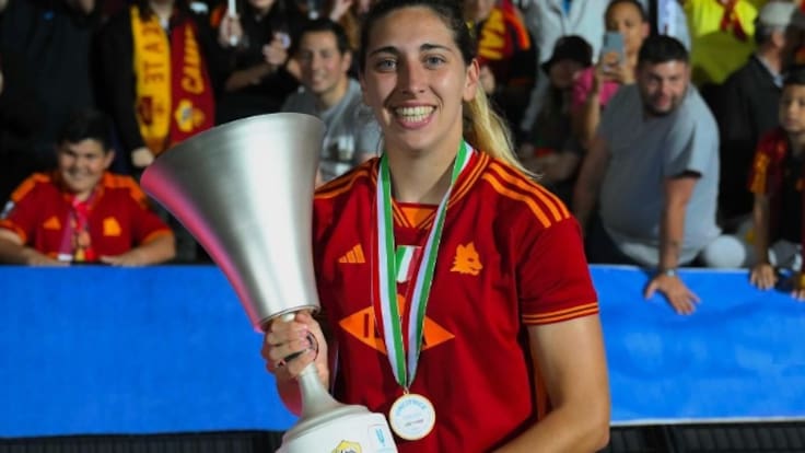 Oihane Valdezate, jugadora de la Roma, ve la luz al final del túnel: “Pisar el césped te motiva a seguir”