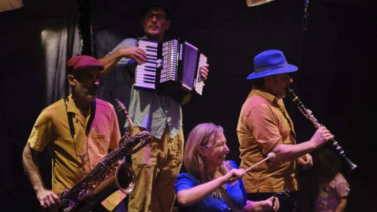 Tragaluz-Entrevista a Adrià Bauzó, director musical, compositor i intèrpret a 'Juguem?'