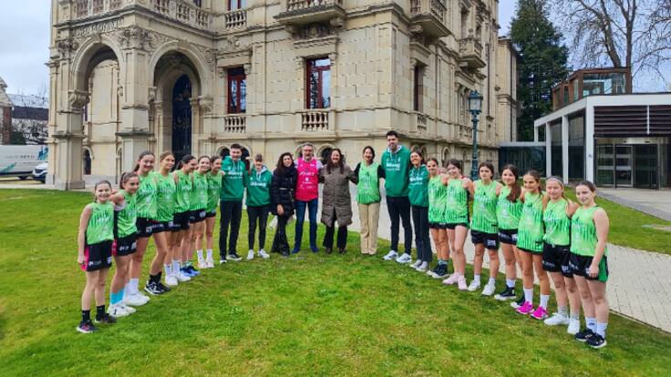 Presentación del Comeplastic Araski que acudirá a la Minicopa 2025 en Zaragoza