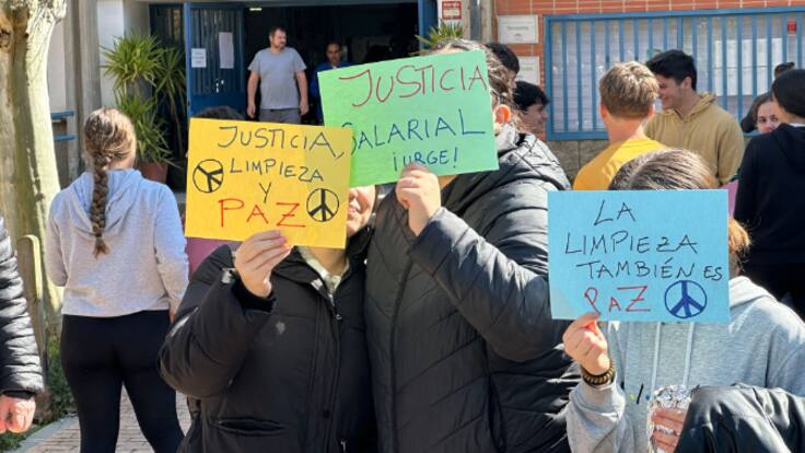 El AMPA del IEs Trassierra se solidariza con las limpiadoras en huelga