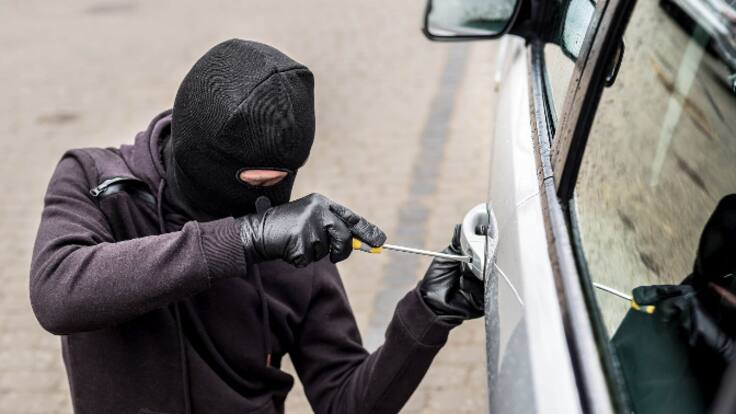 Lunes, enero... y encima te roban el coche