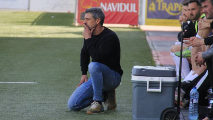 Roberto Bas, entrenador del Ontinyent 1931, realiza la previa del encuentro ante el Atlético Saguntino