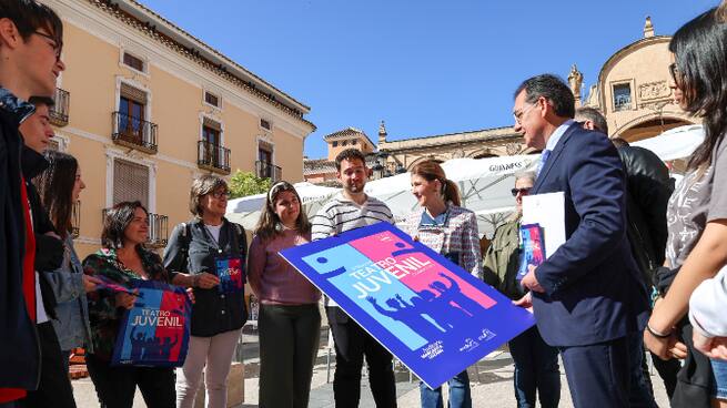 Alumnos de cinco institutos de Lorca levantan el telón en la II Muestra de Teatro Juvenil