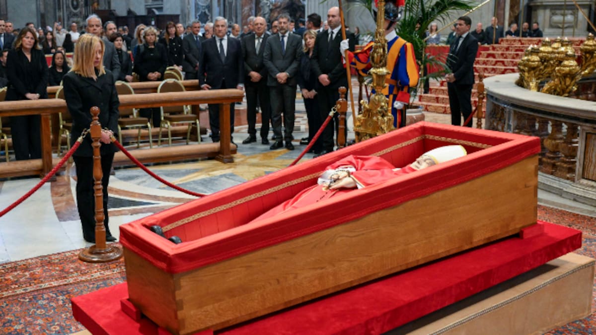 La delegación española para asistir al funeral del papa Francisco ya está en Roma sin Pedro Sánchez | Política | Cadena SER
