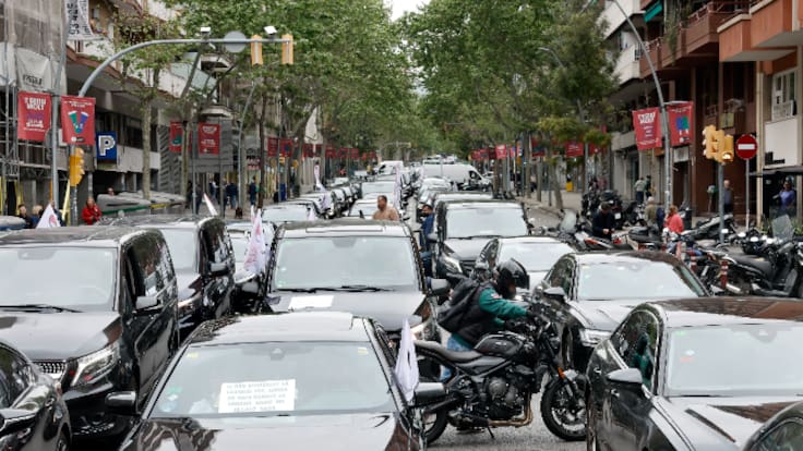 Un informe de las compañías de VTC señala que los españoles pagamos casi 42 millones de euros más al año por la falta de coches de VTC… y piden más licencias