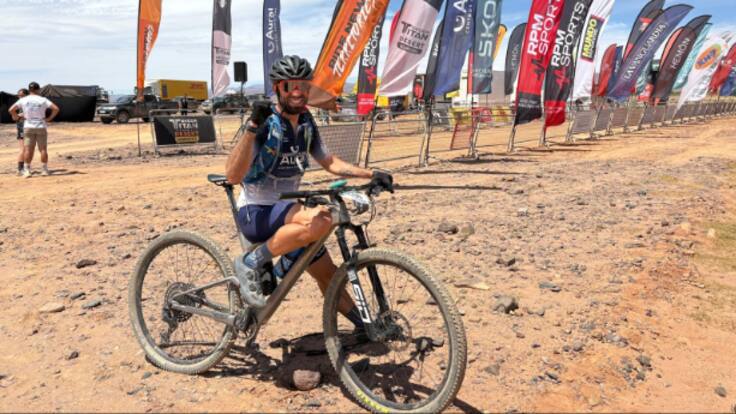 Juan Manuel González Valiente, atleta sordolímpico de Petrer, en la 3ª etapa de laXX ŠKODA Titan Desert Morocco 2025