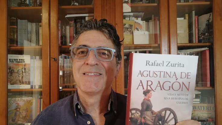Entrevistamos a Rafael Zurita, que ha publicado ‘Agustina de Aragón. Vida y mito de una heroína de guerra’ (Ático de los libros, 2025