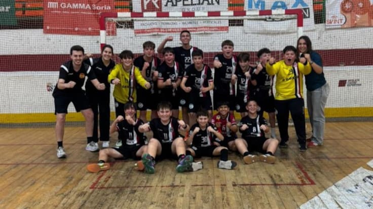 Entrevista al entrenador y jugadores del infantil del CHX