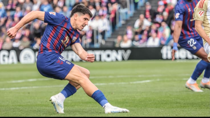 Víctor García, futbolista del Eldense, antes de recibir al Real Racing Club
