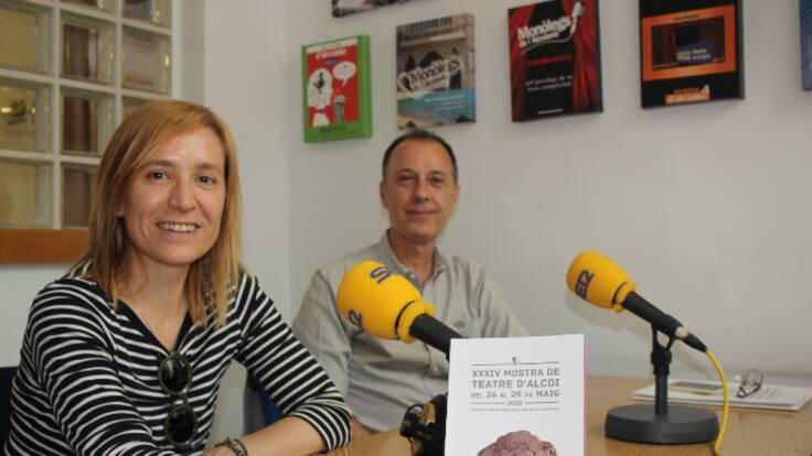 Tragaluz-Entrevista a Elisa Guillem, regidora de Cultura, i a Josep Policarpo, director de la Mostra de Teatre