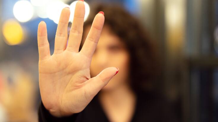 Rosa Santana, subinspectora de Policía Local de la Unidad del Sistema VioGén de Getafe, habla datos de su unidad en el mes de mayo.