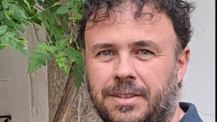 Giro en Cosmopoética. Juan Serrano