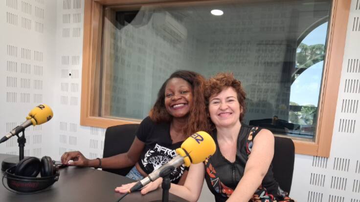 Charlamos con las humoristas Asaari Bibang y Esther Gimeno