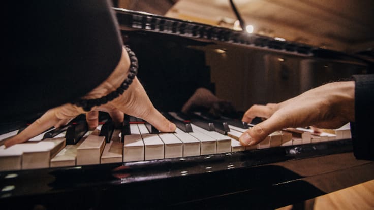 La treta de un argentino para vivir como un auténtico marajá afinando pianos sin tener ni idea de música