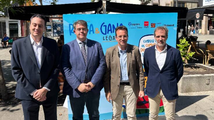 El alcalde de Leganés, Miguel Ángel Recuenco, y el concejal de Comercio, José Marín, presentan la campaña 'Rasca y Gana'