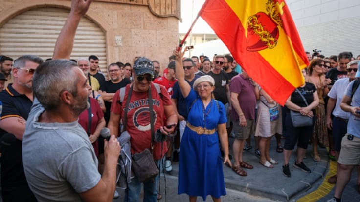 "Moro, paliza, mierda, delincuente, machete…": 138.000 mensajes de odio, bulos y desinformación engendraron la "cacería" racista de Torre-Pacheco