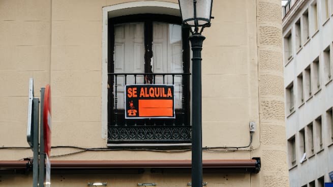 ¿Qué se puede alquilar por 900 euros al mes en España? Pisos de 28 metros cuadrados y dos ventanas