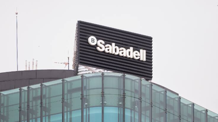 Luz verde al plan de defensa del Sabadell contra la OPA del BBVA: los accionistas aprueban la venta de su filial británica