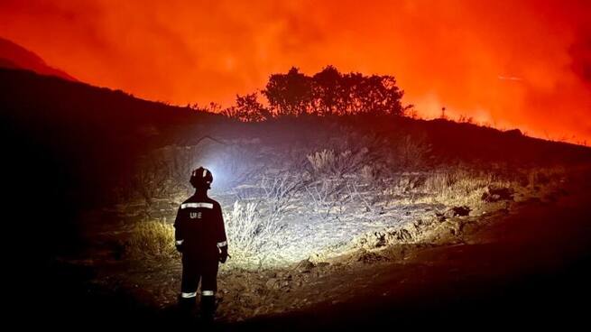Margarita Robles critica la gestión de las comunidades: "A los incendios se les combate todo el año"