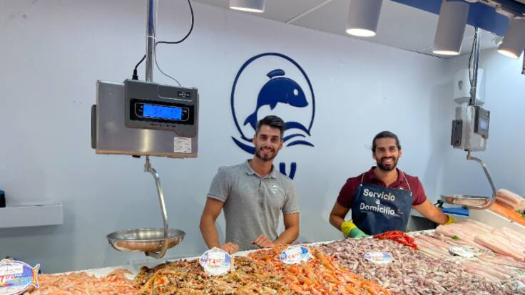 Del mar a TikTok pasando por el Mercado de Atarazanas: los pescaderos con más 'likes' de Málaga