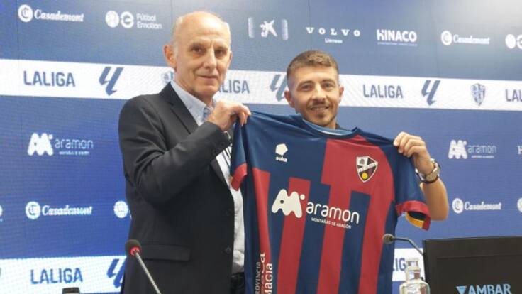 Portillo en su presentación como nuevo jugador de la SD Huesca