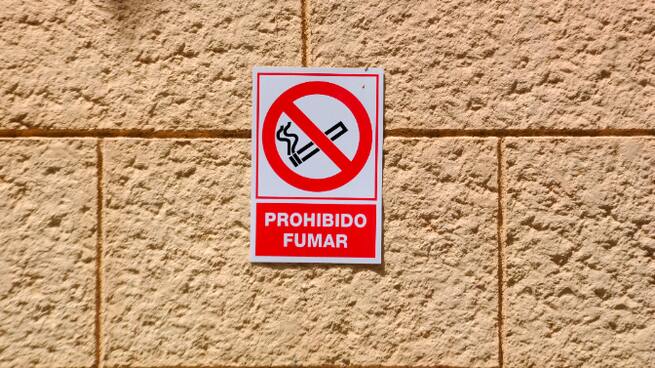 Las quejas de los fumadores con la Ley Antiyabaco en 2006 (ARCHIVO)