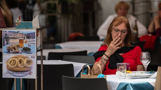 La nueva Ley del Tabaco: no se podrá fumar ni en terrazas y se pone coto a los vapers