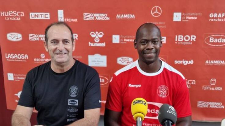 Presentación de Yoel Cuni como nuevo jugador del Bada Huesca
