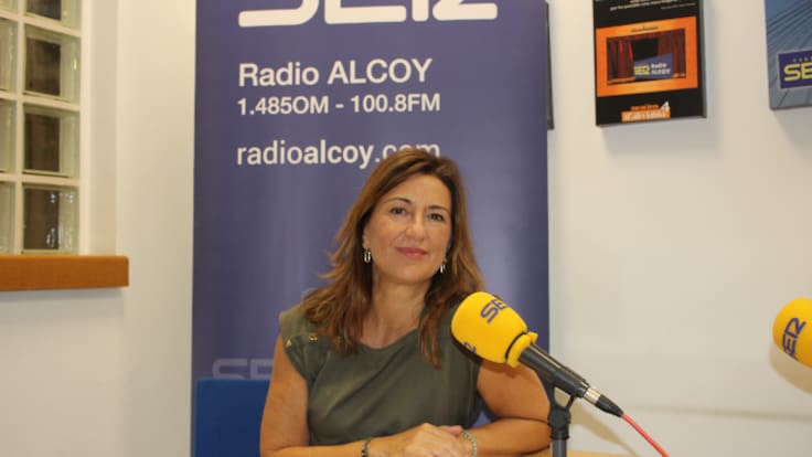 Entrevista a Mª Ángeles Pascual, que explica el seguro del Comercio de Mutua Levante