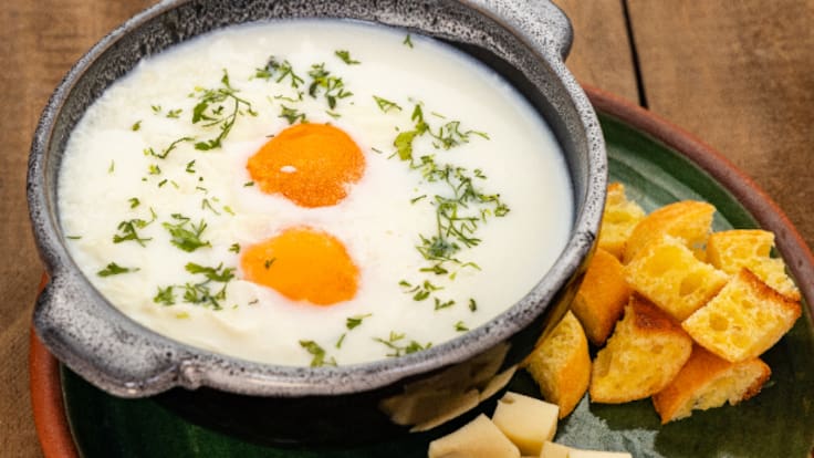 En la otra orilla | Por qué la changua NO es el peor desayuno de Latinoamérica según uno de los mejores críticos gastronómicos de Colombia