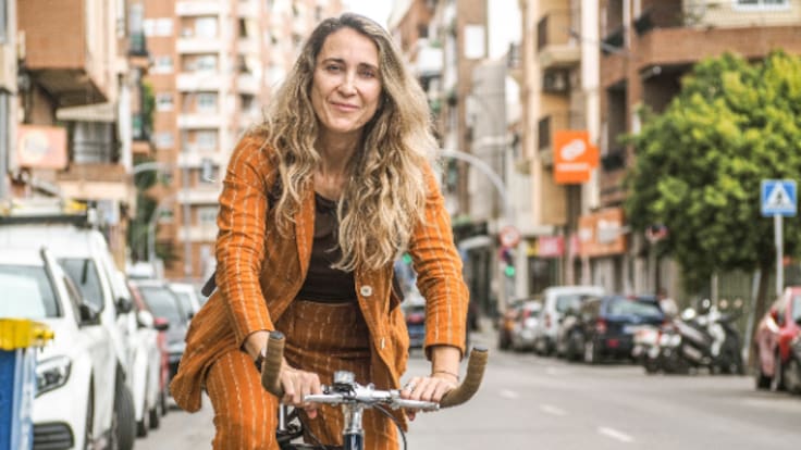 Cristina Rodríguez, edil de Medio Ambiente de Elda, y Giuseppe Grezzi, exconcejal de Movilidad Sostenible de Valencia, sobre la movilidad sostenible