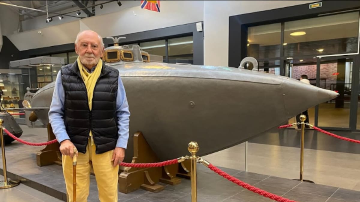 Un hombre de 85 años viaja por todo el mundo con la única compañía de su bastón: "El mundo está esperando a que alguien le dé vuelta"